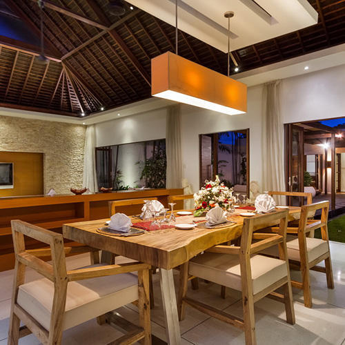 Villa Illam - Dining room at night
